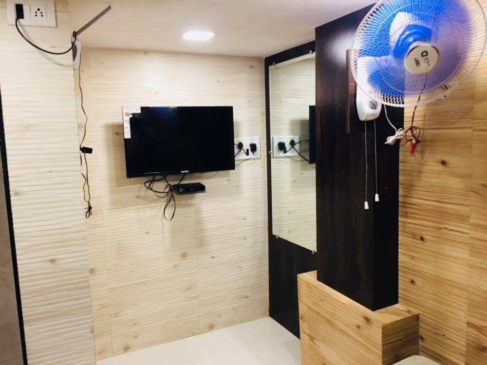 Hotel Qamar Мумбаи Экстерьер фото