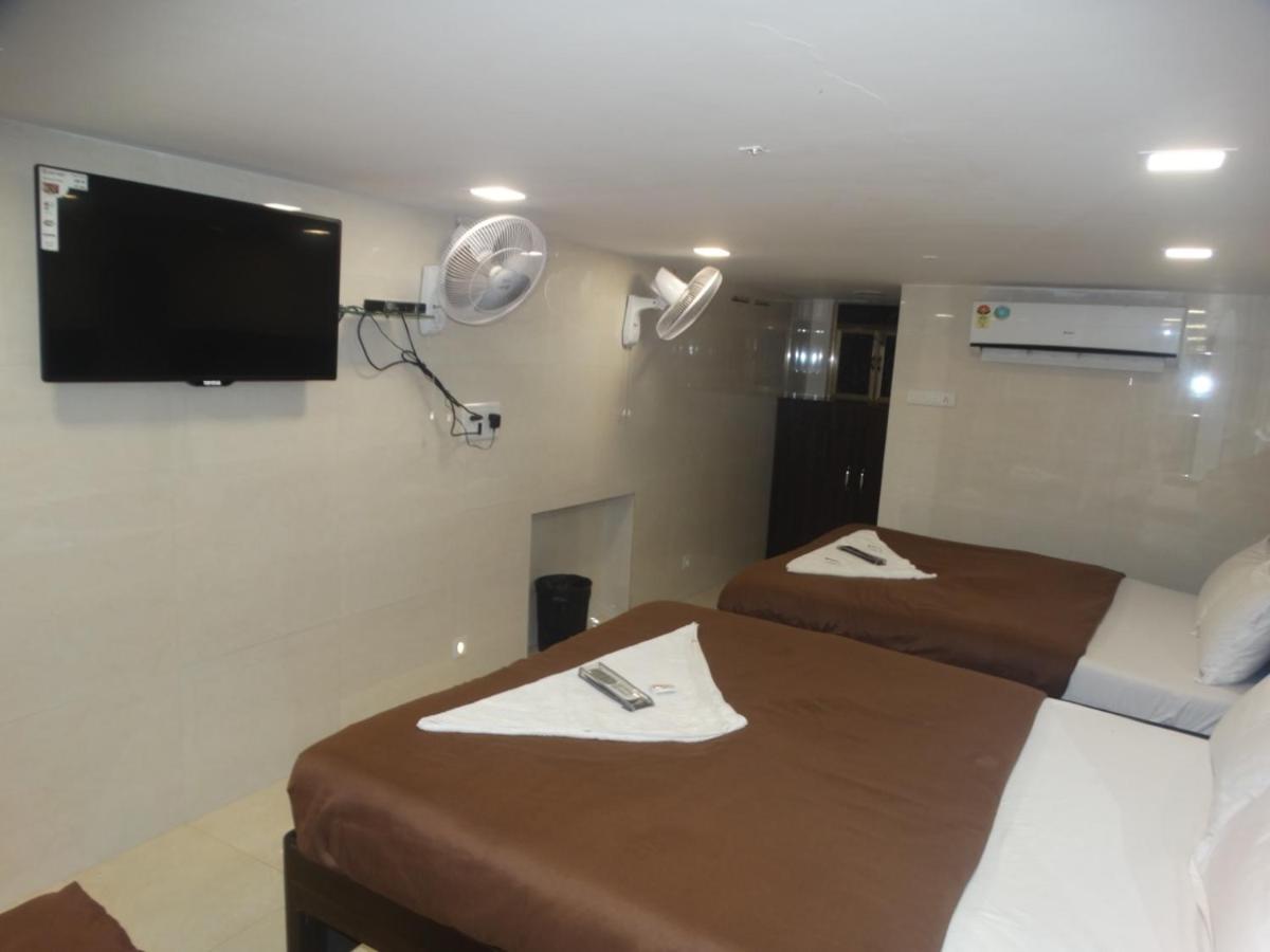 Hotel Qamar Мумбаи Экстерьер фото
