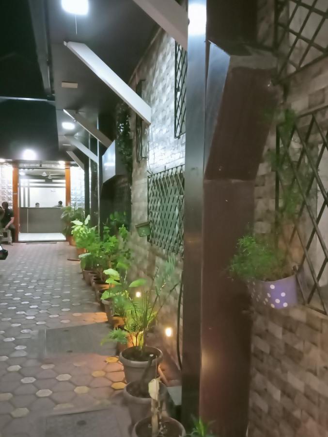 Hotel Qamar Мумбаи Экстерьер фото