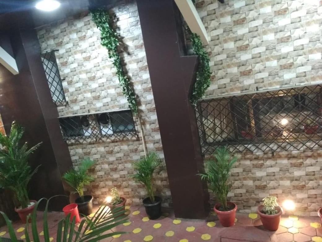 Hotel Qamar Мумбаи Экстерьер фото
