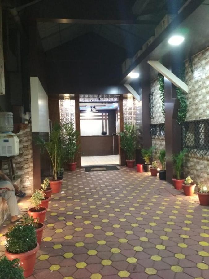Hotel Qamar Мумбаи Экстерьер фото