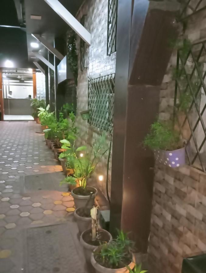 Hotel Qamar Мумбаи Экстерьер фото