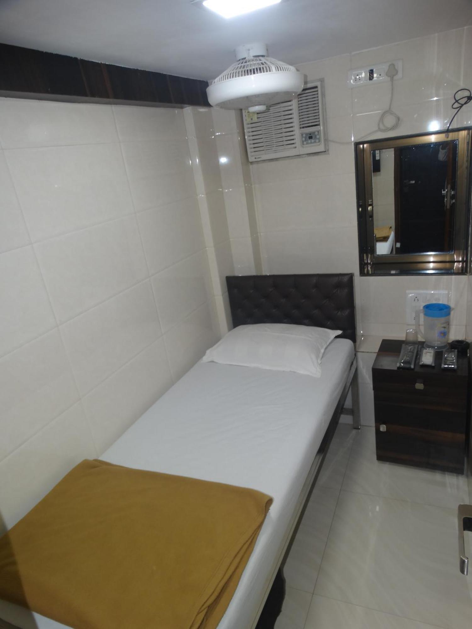 Hotel Qamar Мумбаи Экстерьер фото