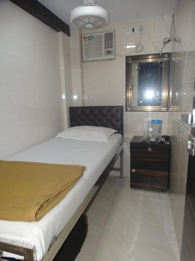 Hotel Qamar Мумбаи Экстерьер фото